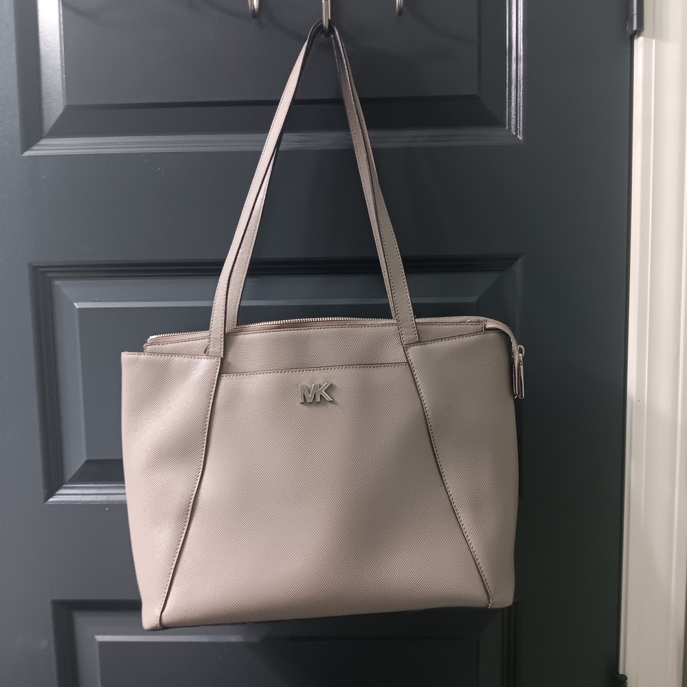 FLASH SALE!MICHAEL KORS Tote Bag
